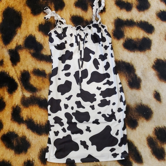 Thirsty? Cow dress - Picture 2 of 5